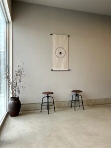 タペストリー 伊乎乃織 デザインあり（プリント） 生成り W45xH100cm 1連 袋縫