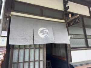 のれん 麻（伊平織） デザインあり 松煙 W170xH75cm 3連 袋縫