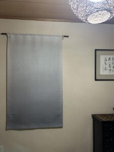 タペストリー 麻（伊平織） デザインあり（プリント） 生成り 松煙ぼかし W90xH154cm 1連 袋縫